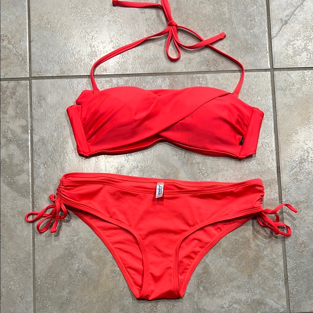 NWOT Aqua La Vie  en Rose Bikini Set, size Small